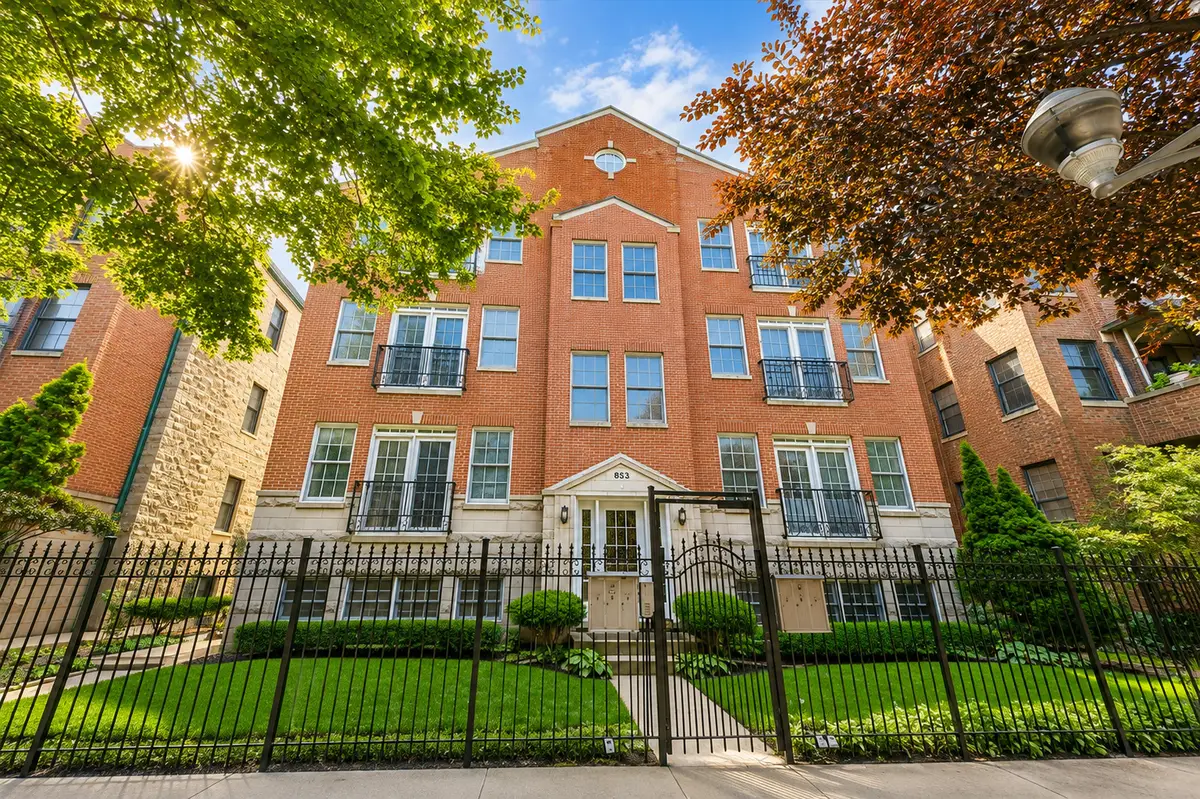 853 W Lakeside Place #1W, Chicago, IL 60640 - #1