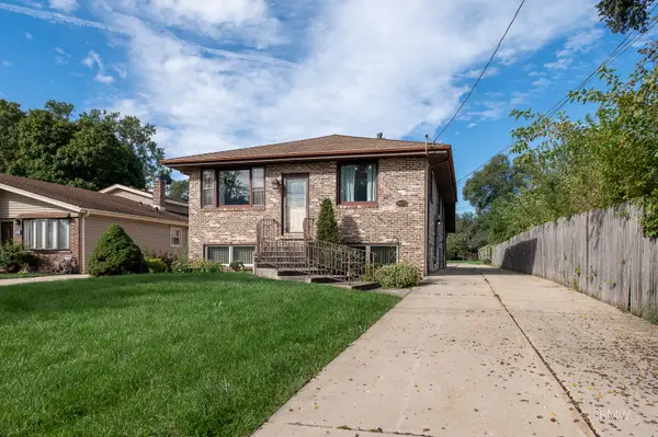 4 N 270 9th Avenue, Addison, IL 60101