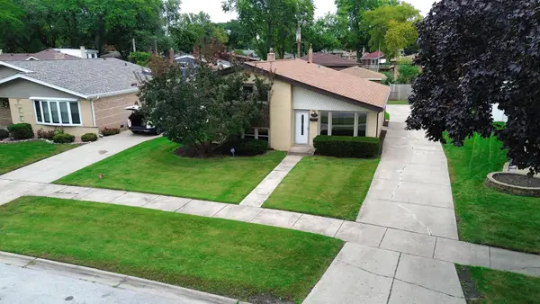 10107 Lawrence Court, Oak Lawn, IL 60453