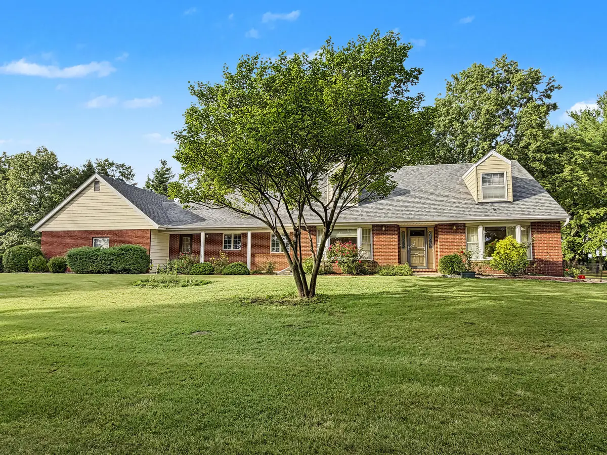 2016 E 2100 North Road, Watseka, IL 60970 - #1