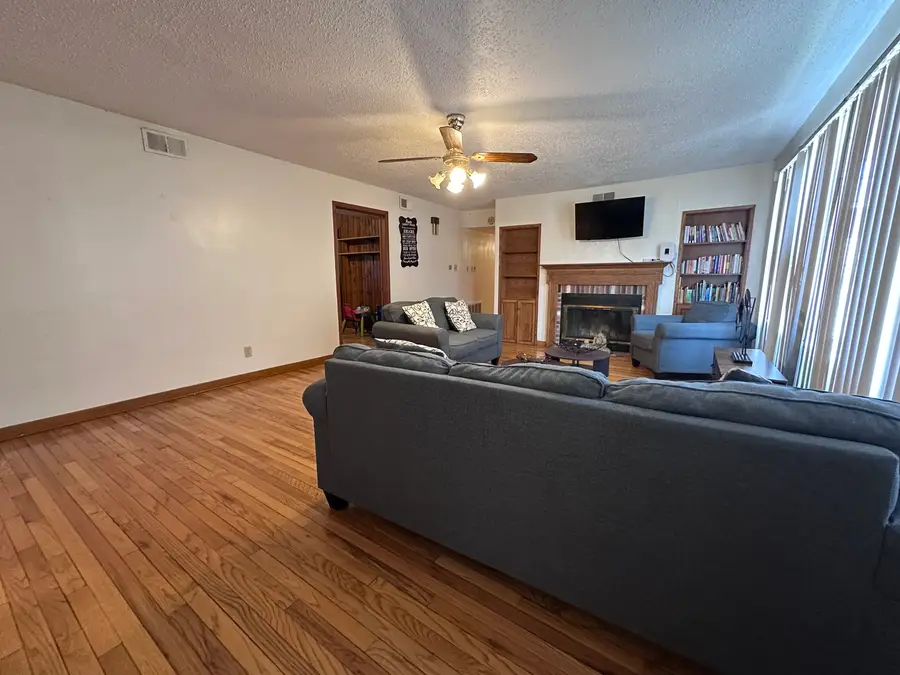 1107 Locust Street, Sterling, IL 61081 - #2