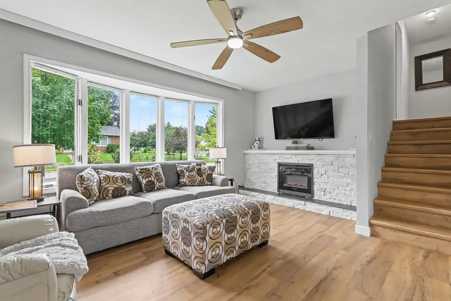430 E Morse Avenue, Bartlett, IL 60103 - #2