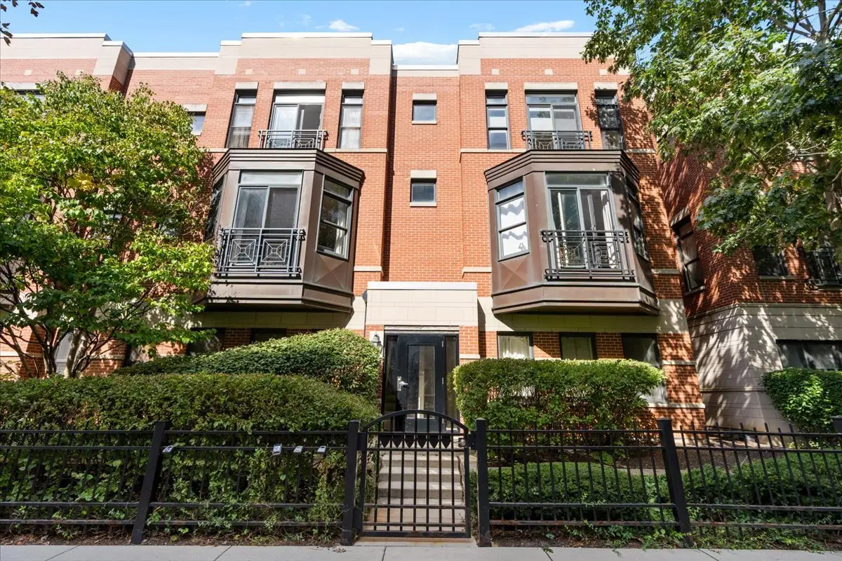 944 W 15th Place #3B, Chicago, IL 60608 - #1