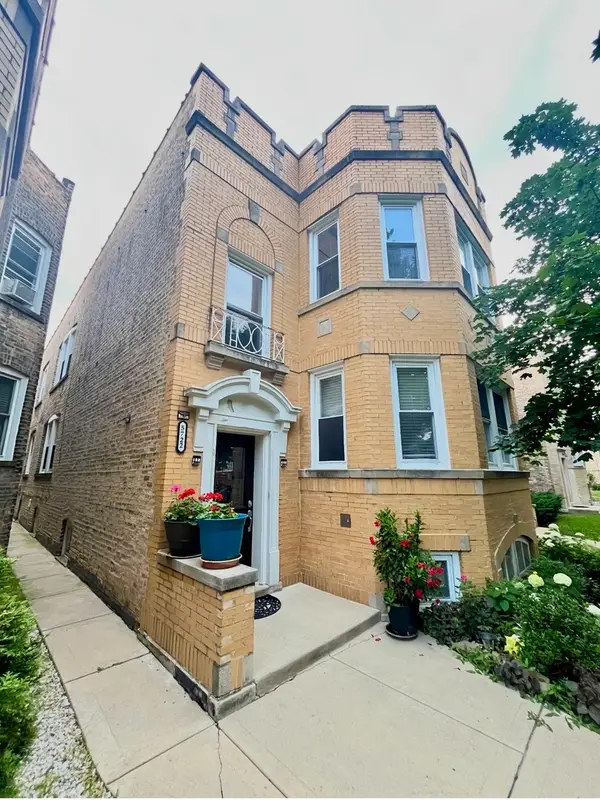 5722 N Richmond Street, Chicago, IL 60659
