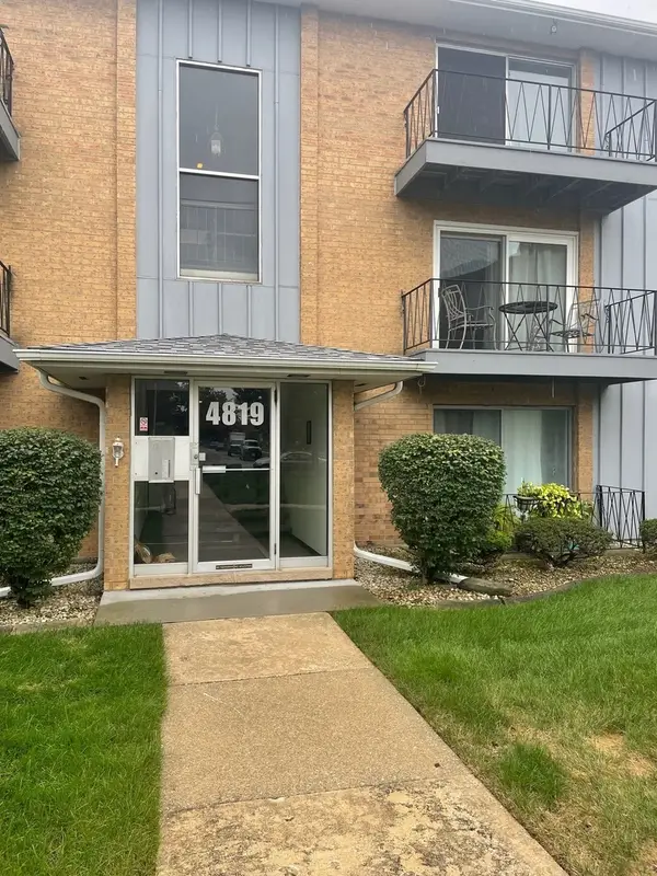 4819 W 109th Street #201, Oak Lawn, IL 60453