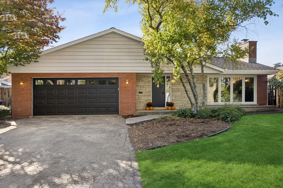 5 Larkspur Lane, Clarendon Hills, IL 60514 - #1