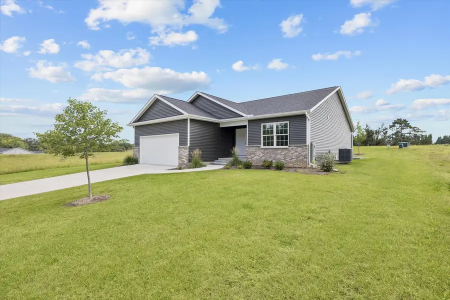 941 9th Avenue N, Clinton, IA 52732 - #2
