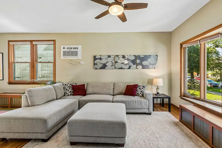 4731 N Kilbourn Avenue, Chicago, IL 60630 - #3