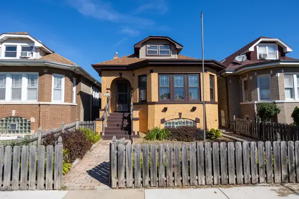 5226 W Wolfram Street, Chicago, IL 60641