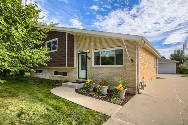 829 N Howard Avenue, Elmhurst, IL 60126