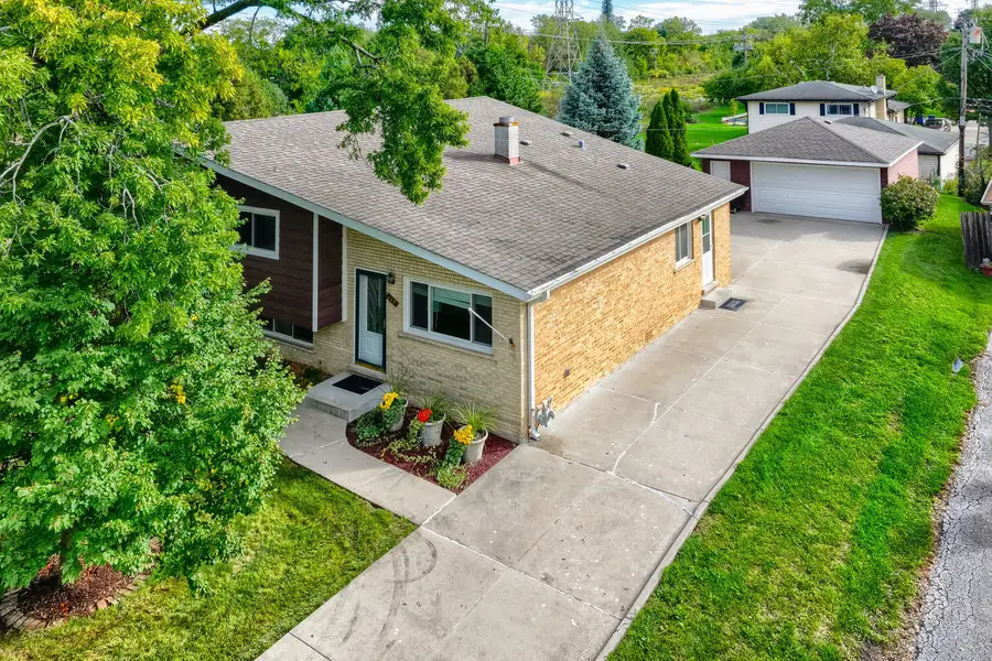 829 N Howard Avenue, Elmhurst, IL 60126 - #2