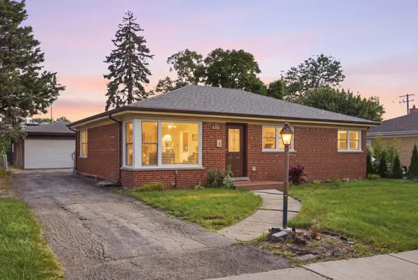 33 Cranbrook Drive, Des Plaines, IL 60016