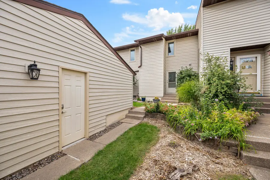 3640 Cedarwood Court, Bettendorf, IA 52722 - #2