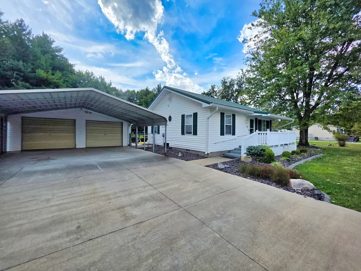 113 East Street, Xenia, IL 62899 - #1