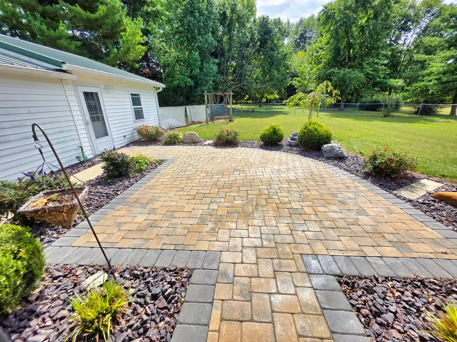 113 East Street, Xenia, IL 62899 - #3