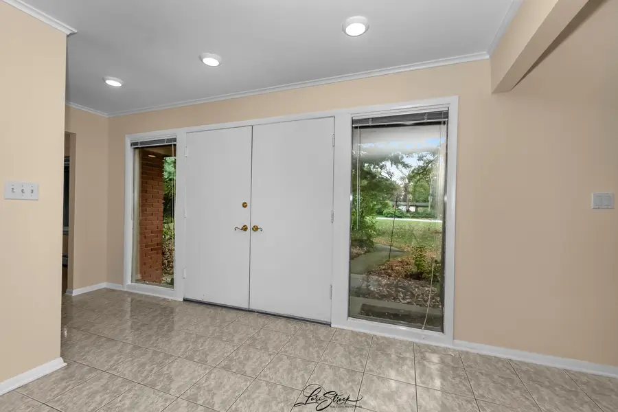 10S073 Clarendon Hills Road, Willowbrook, IL 60527 - #3