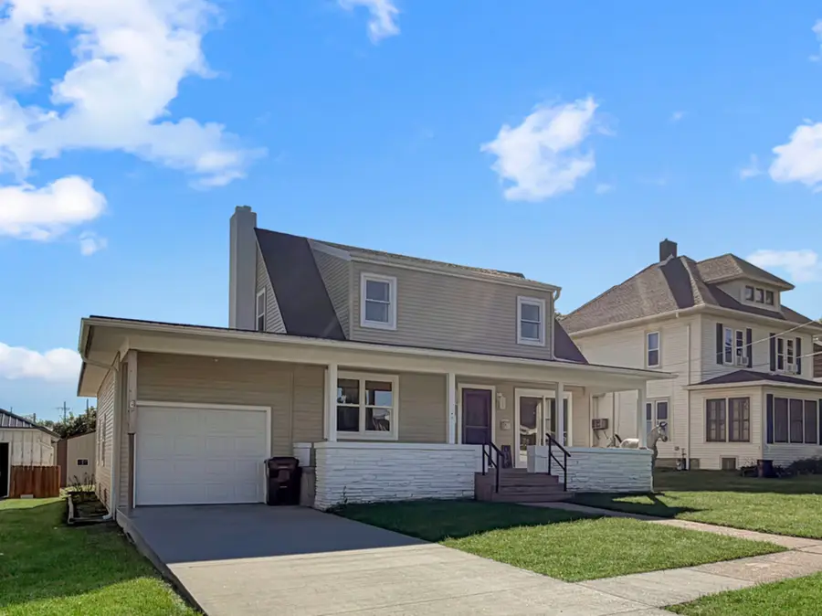 514 E Front Avenue, Stockton, IL 61085 - #3