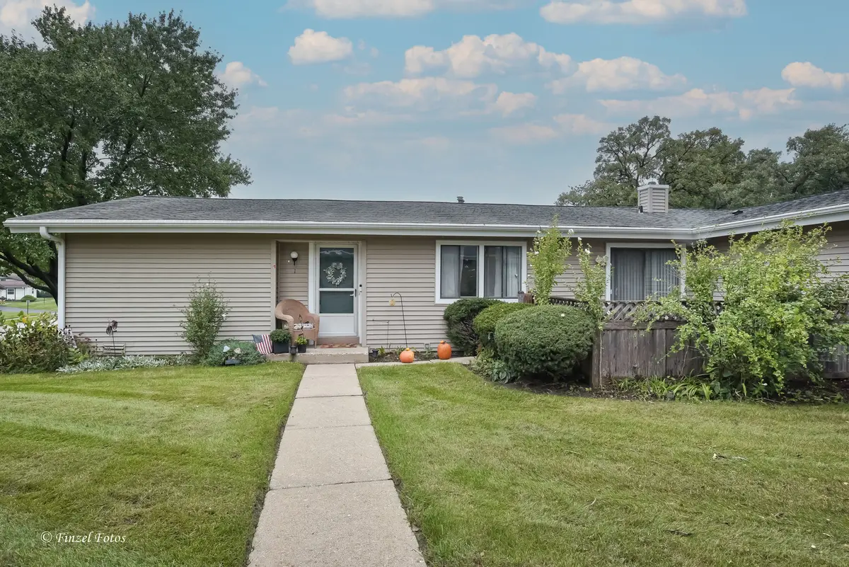 824 Wiltshire Drive #1, McHenry, IL 60050 - #1
