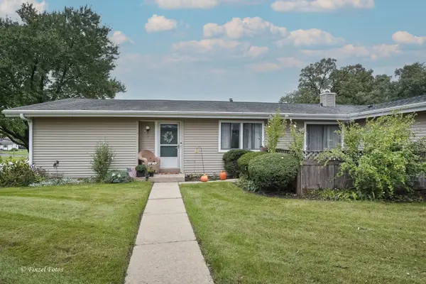 824 Wiltshire Drive #1, McHenry, IL 60050