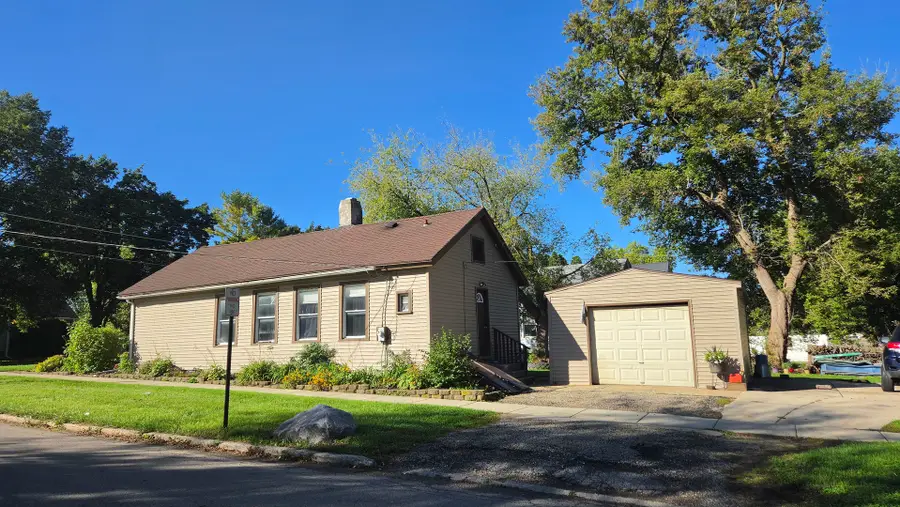 301 W Blackman Street, Harvard, IL 60033 - #2