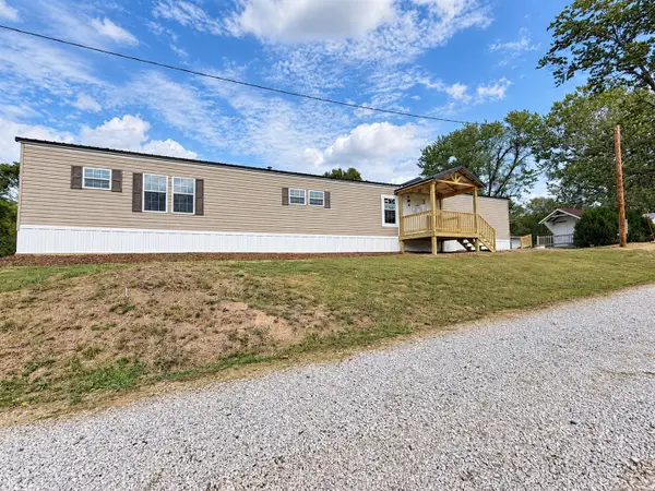 3432 Seed House Road, Iuka, IL 62849
