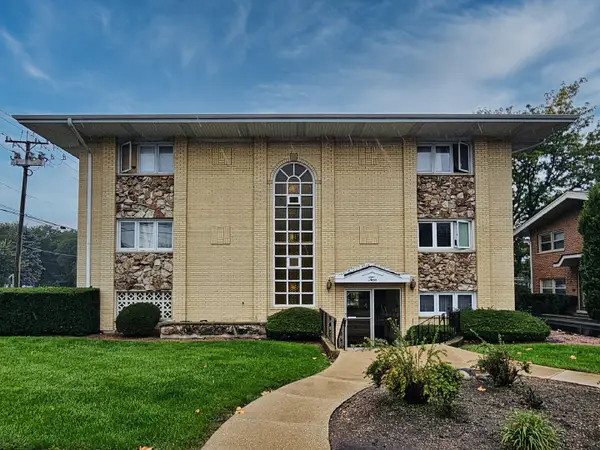 2 N Dee Road #203, Park Ridge, IL 60068