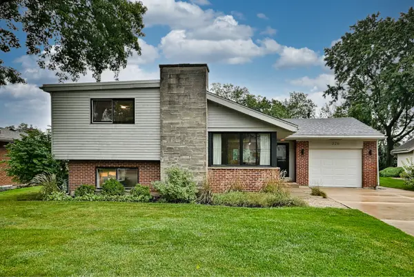 326 E Huntington Lane, Elmhurst, IL 60126