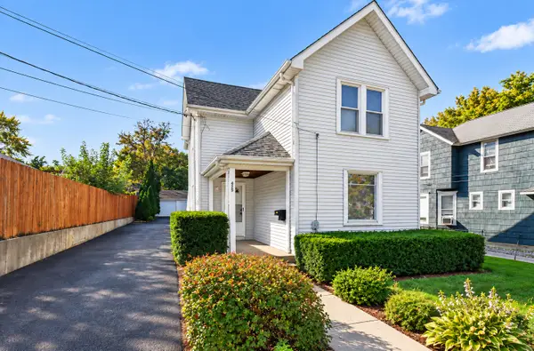 425 E 9th Street, Lockport, IL 60441