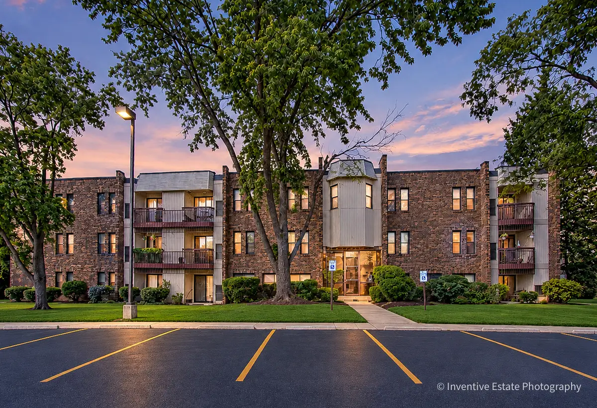 2212 Country Club Drive #4, Woodridge, IL 60517 - #1