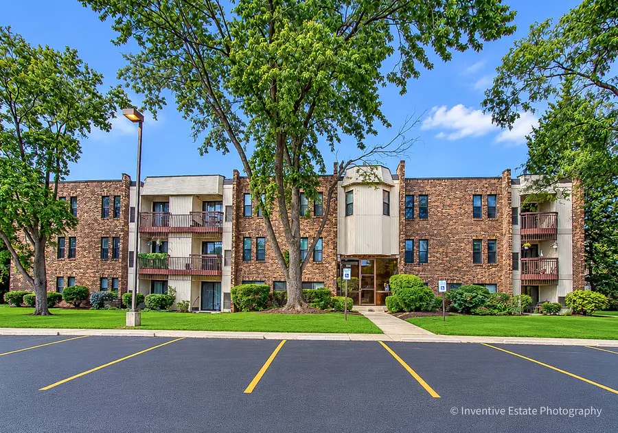 2212 Country Club Drive #4, Woodridge, IL 60517 - #2