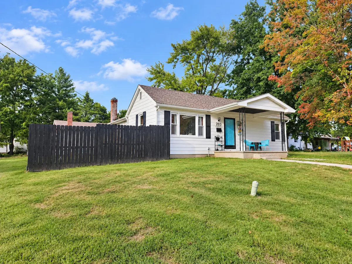 203 E Brown Street, Pinckneyville, IL 62274 - #1