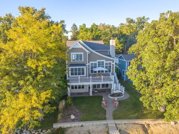 937 N Shore Drive, Crystal Lake, IL 60014