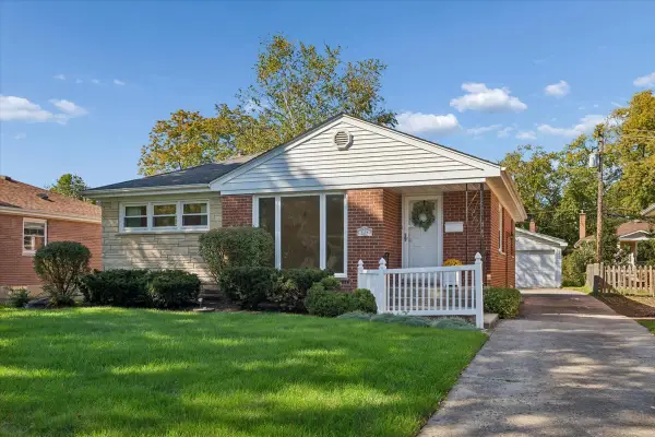 824 N Vail Avenue, Arlington Heights, IL 60004