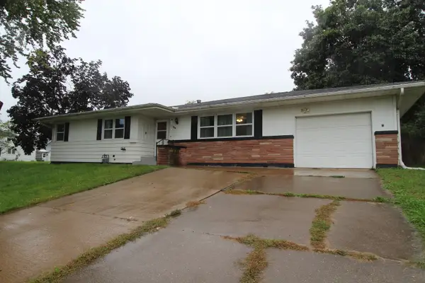1704 N 4th Street, Clinton, IA 52732