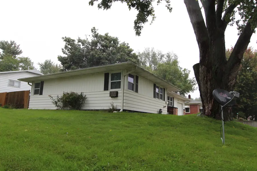 1704 N 4th Street, Clinton, IA 52732 - #3