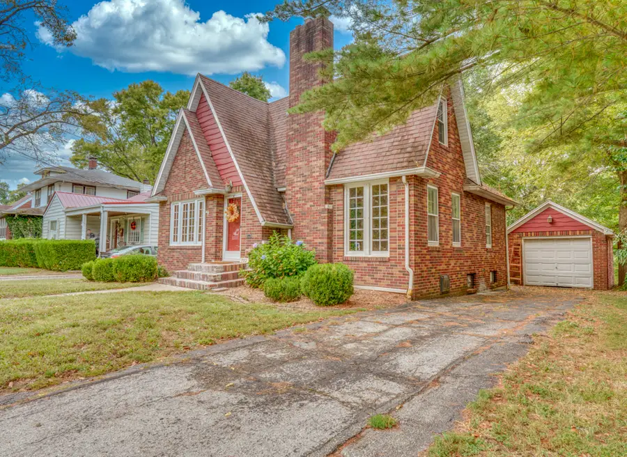 702 N 12th Street, Mount Vernon, IL 62864 - #2