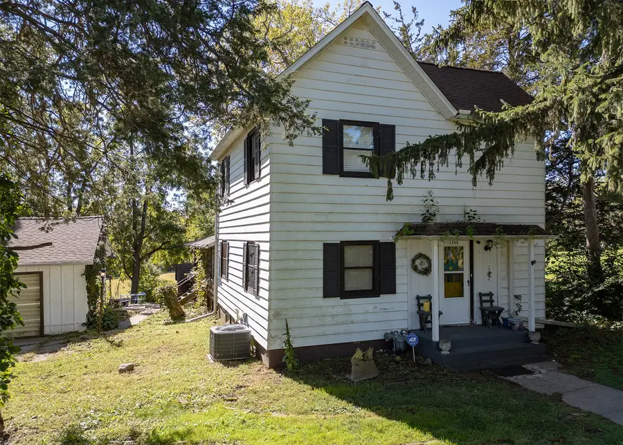 1355 23rd Avenue, Clinton, IA 52732 - #3