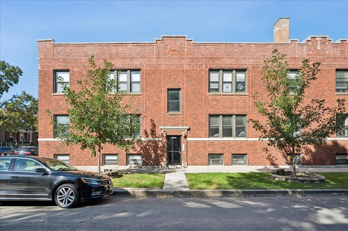 3318 W Byron Street #1, Chicago, IL 60618 - #1