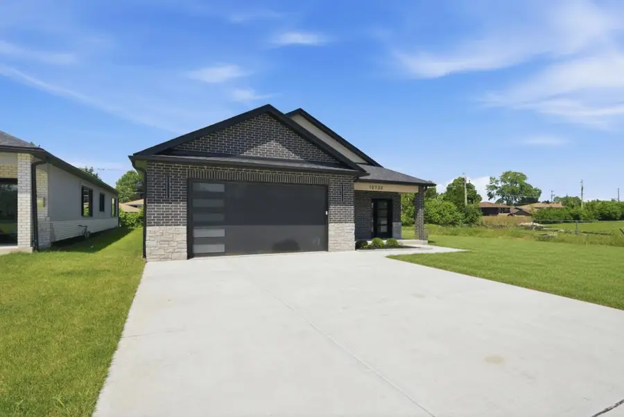 10718 S Worth Avenue, Worth, IL 60482 - #3
