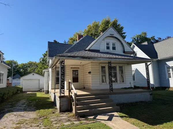 10 N Oak Street, Villa Grove, IL 61956