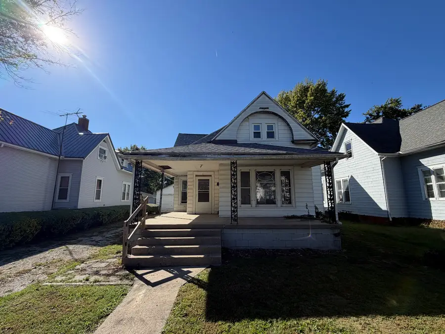 10 N Oak Street, Villa Grove, IL 61956 - #2