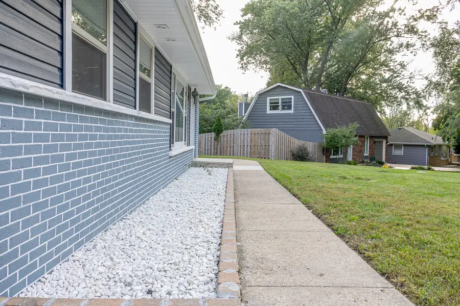 139 Memory Lane, Carpentersville, IL 60110 - #2