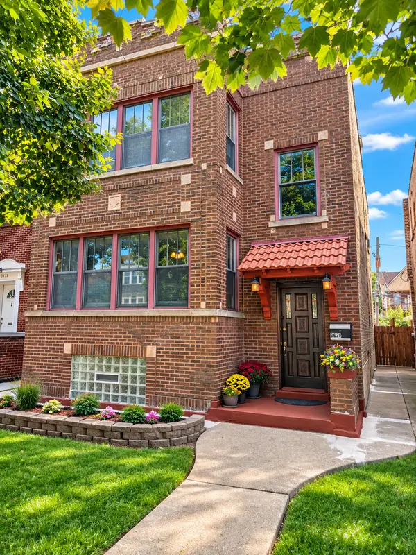 3620 N Whipple Street, Chicago, IL 60618