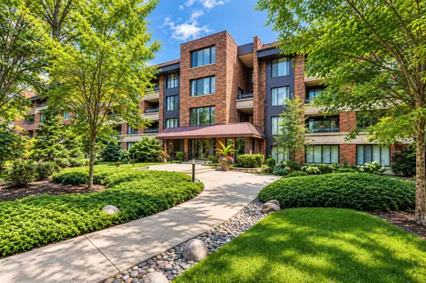 1401 Burr Oak Road #303B, Hinsdale, IL 60521