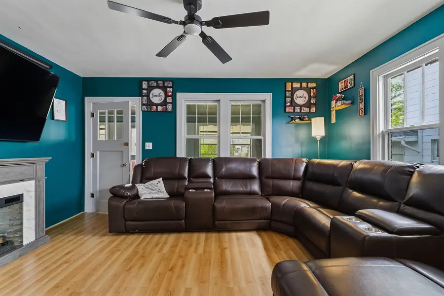 937 25th Street, Moline, IL 61265 - #3