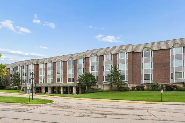 201 Thames Parkway #3A, Park Ridge, IL 60068