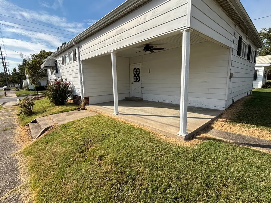 1020 S Ledford Street, Harrisburg, IL 62946 - #3