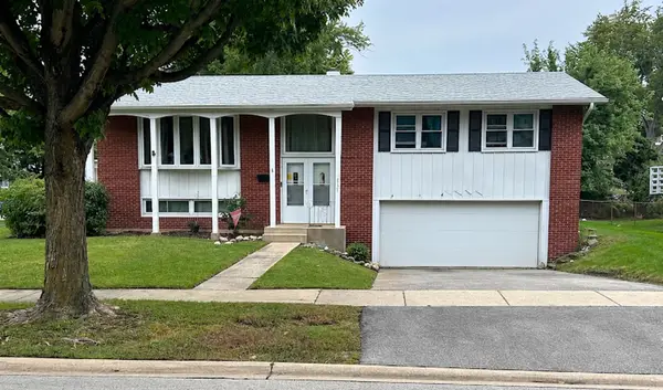 2727 Mitchell Drive, Woodridge, IL 60517