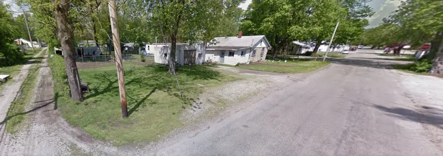 1613 S Central Avenue, Paris, IL 61944 - #3