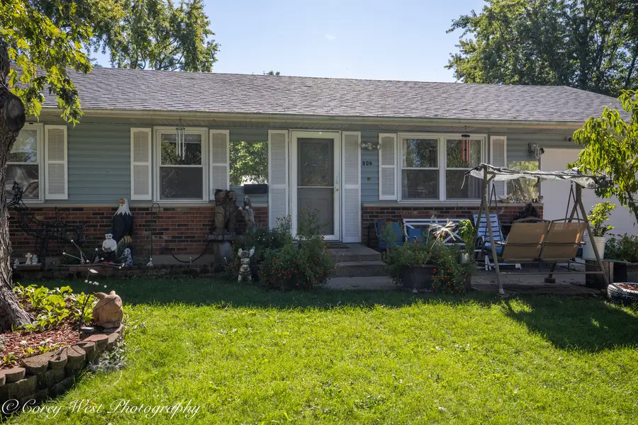 806 N Stowell Avenue, Streamwood, IL 60107 - #2